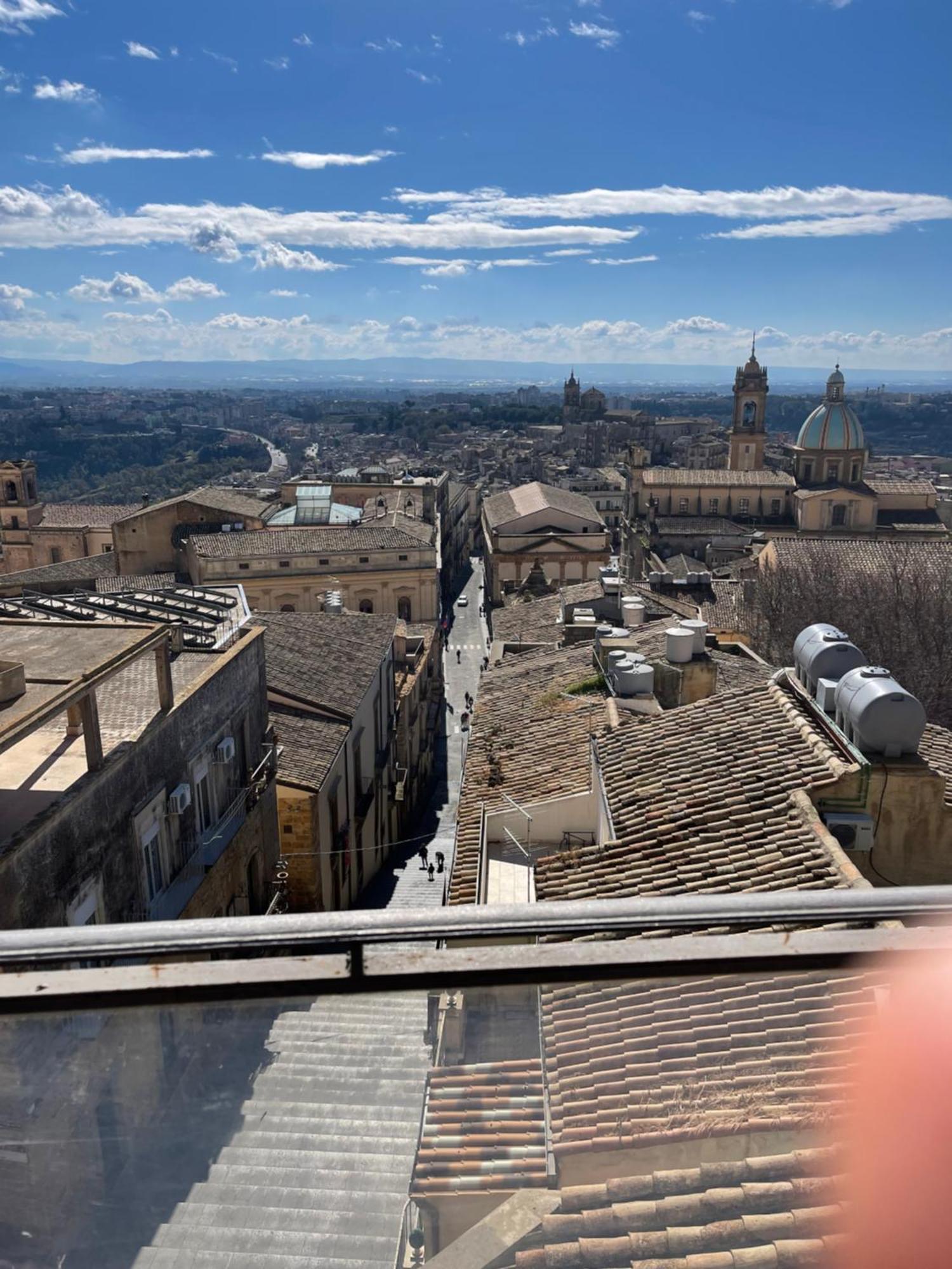 Casa Tipica Siciliana Patronale Home Bedandbreakfast Tremetrisoprailcielo Camere Con Vista, Colazione Interna In Terrazzo Panoramico Caltagirone Dış mekan fotoğraf