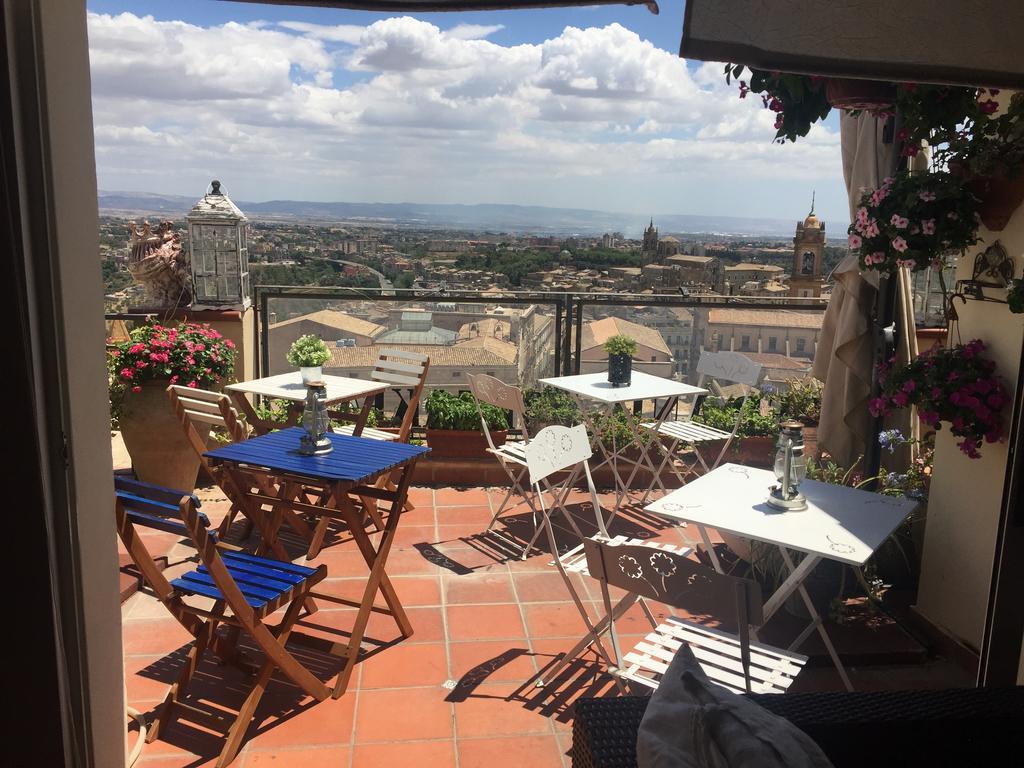 Casa Tipica Siciliana Patronale Home Bedandbreakfast Tremetrisoprailcielo Camere Con Vista, Colazione Interna In Terrazzo Panoramico Caltagirone Dış mekan fotoğraf