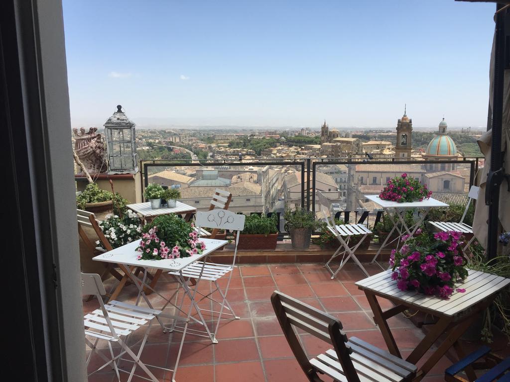 Casa Tipica Siciliana Patronale Home Bedandbreakfast Tremetrisoprailcielo Camere Con Vista, Colazione Interna In Terrazzo Panoramico Caltagirone Dış mekan fotoğraf