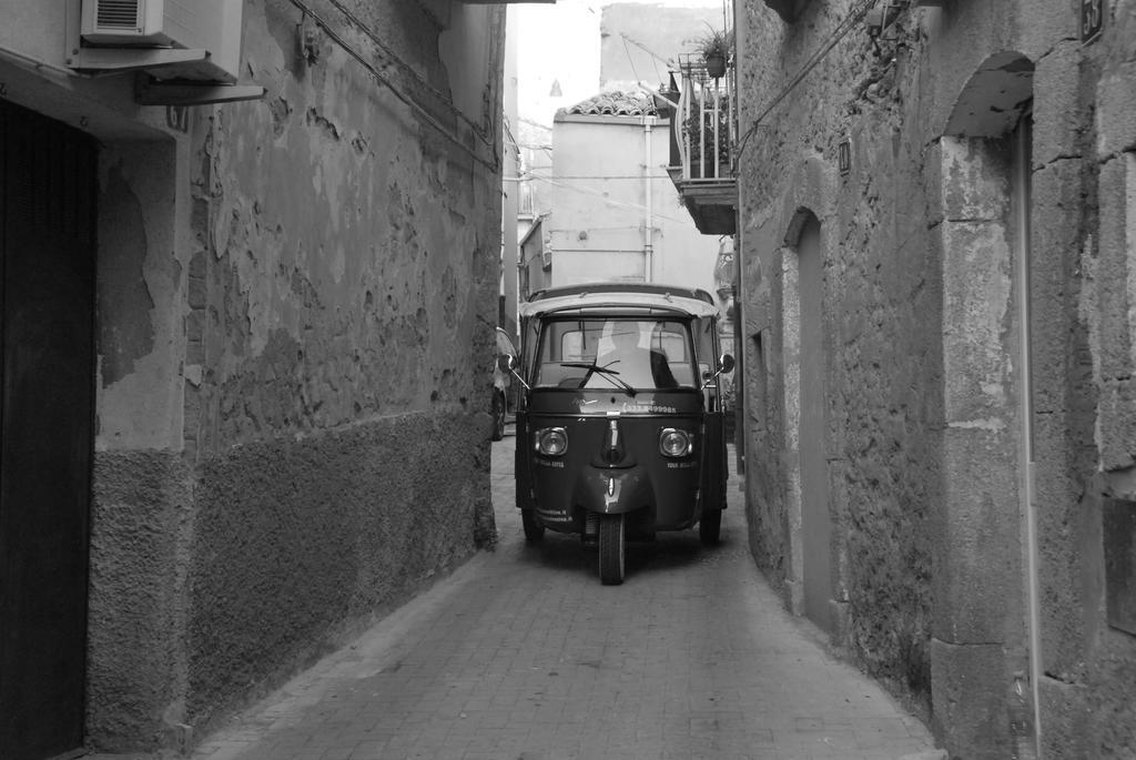 Casa Tipica Siciliana Patronale Home Bedandbreakfast Tremetrisoprailcielo Camere Con Vista, Colazione Interna In Terrazzo Panoramico Caltagirone Dış mekan fotoğraf