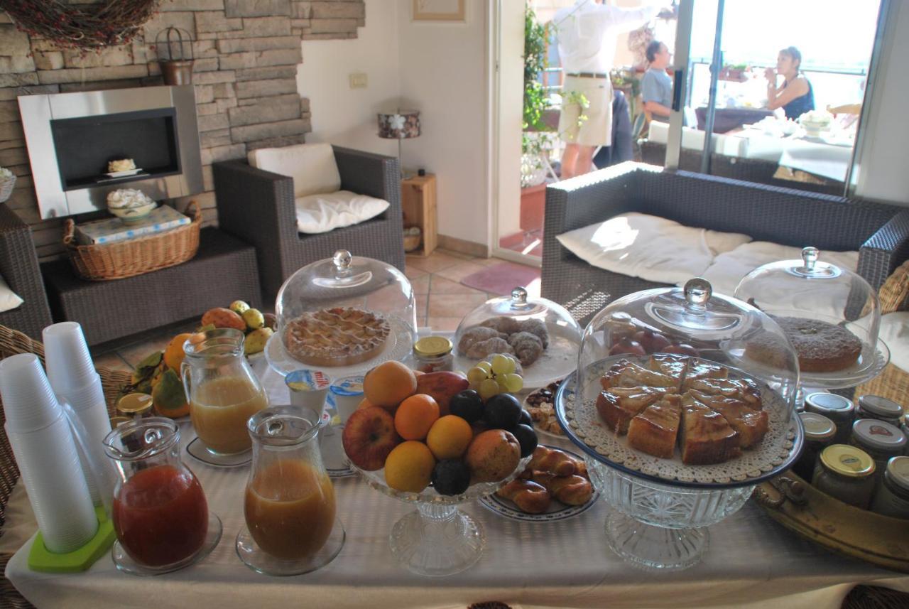 Casa Tipica Siciliana Patronale Home Bedandbreakfast Tremetrisoprailcielo Camere Con Vista, Colazione Interna In Terrazzo Panoramico Caltagirone Dış mekan fotoğraf