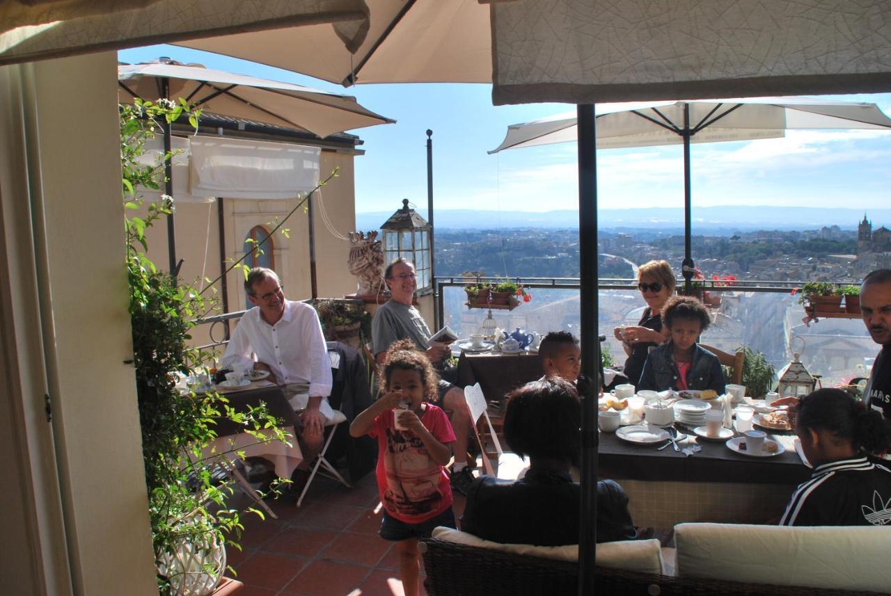 Casa Tipica Siciliana Patronale Home Bedandbreakfast Tremetrisoprailcielo Camere Con Vista, Colazione Interna In Terrazzo Panoramico Caltagirone Dış mekan fotoğraf