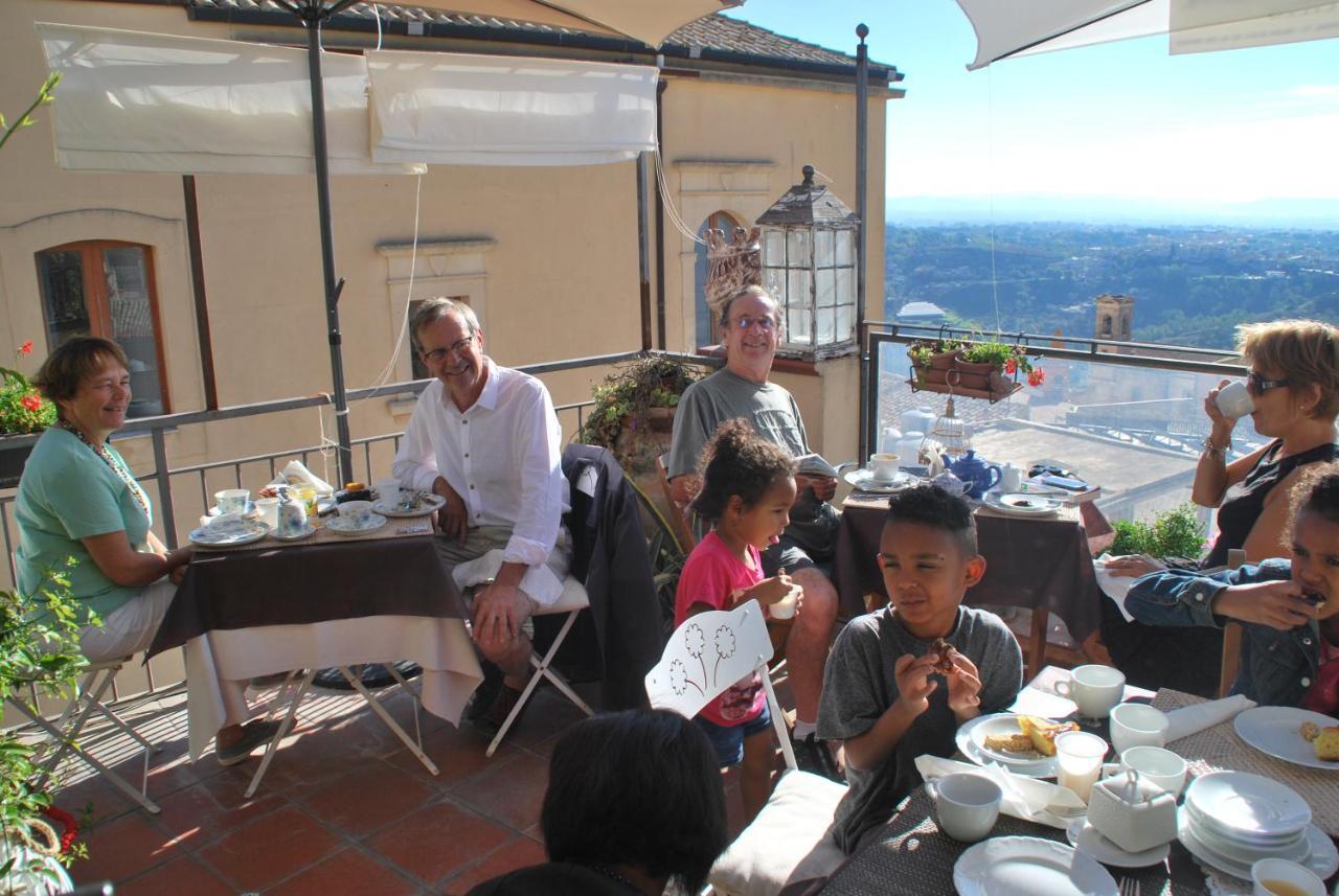 Casa Tipica Siciliana Patronale Home Bedandbreakfast Tremetrisoprailcielo Camere Con Vista, Colazione Interna In Terrazzo Panoramico Caltagirone Dış mekan fotoğraf