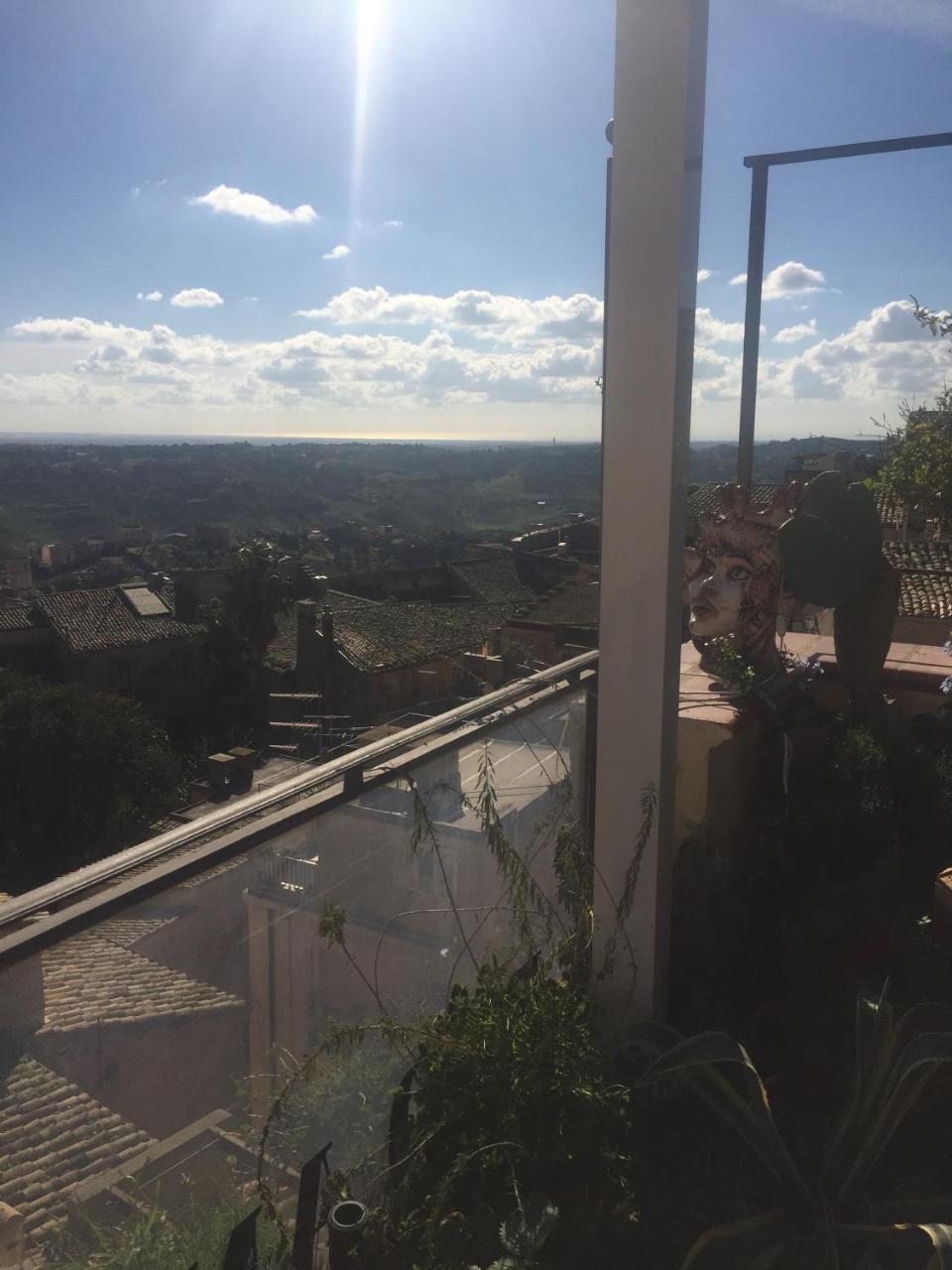 Casa Tipica Siciliana Patronale Home Bedandbreakfast Tremetrisoprailcielo Camere Con Vista, Colazione Interna In Terrazzo Panoramico Caltagirone Dış mekan fotoğraf